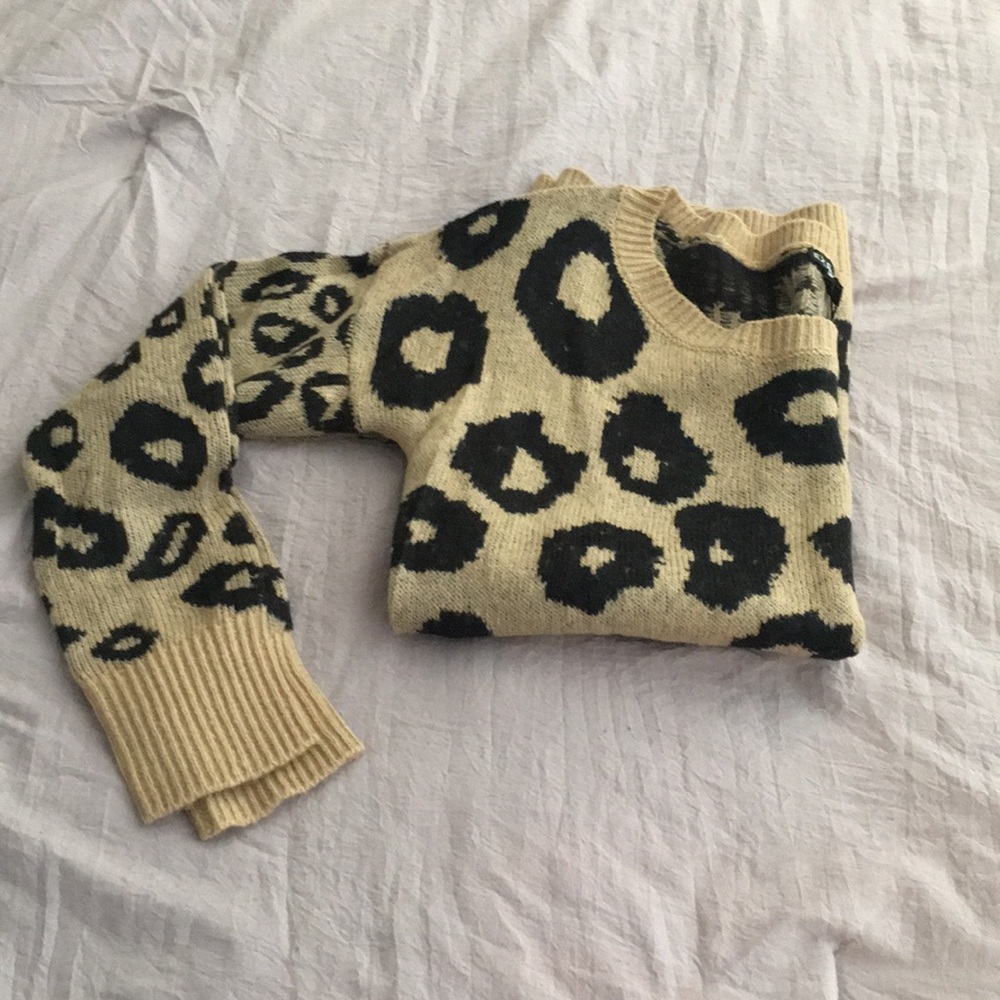 💕Leopard Express Sweater NWT - Picture 4 of 6
